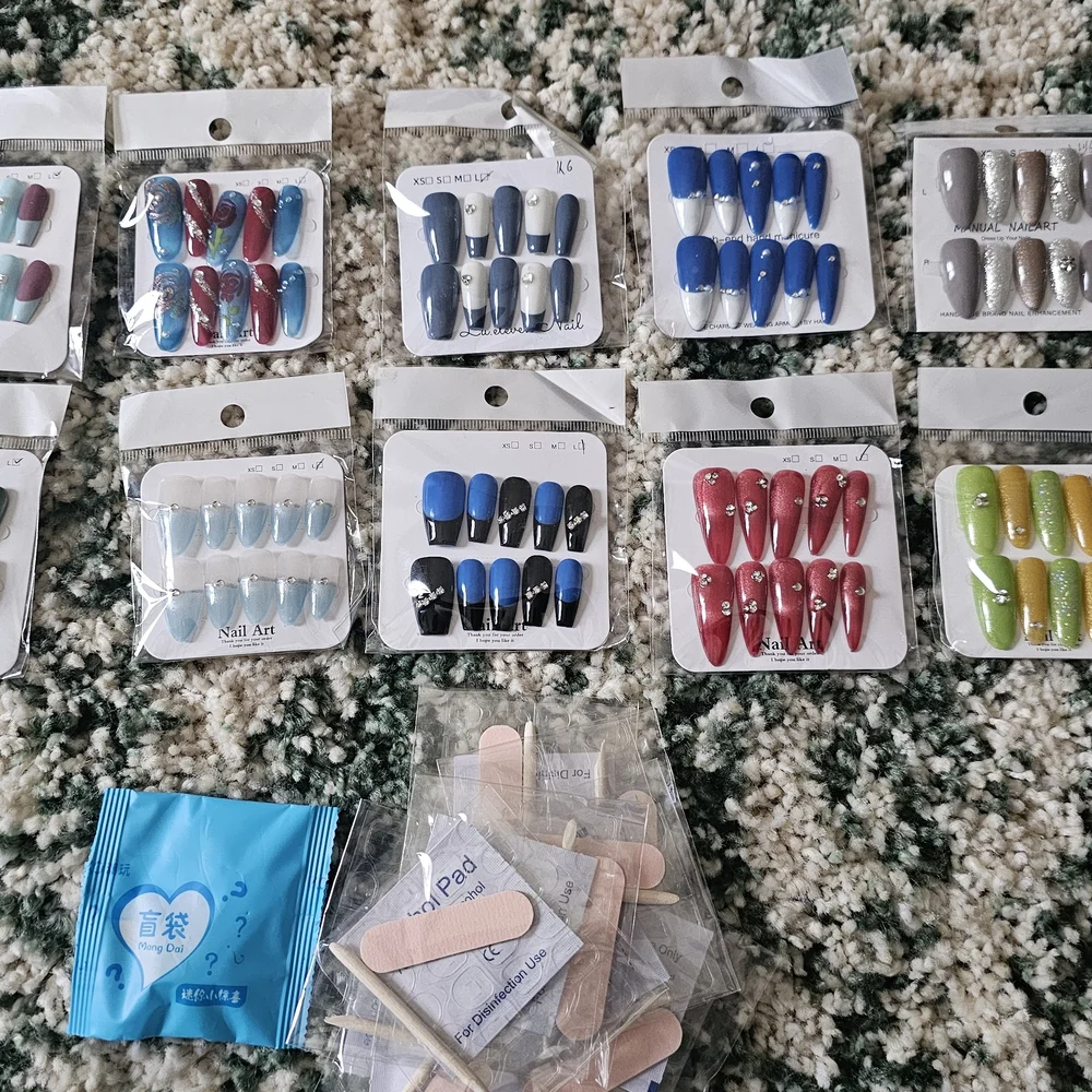 Assorted Press-On Nail Set - Picture 1 of 4